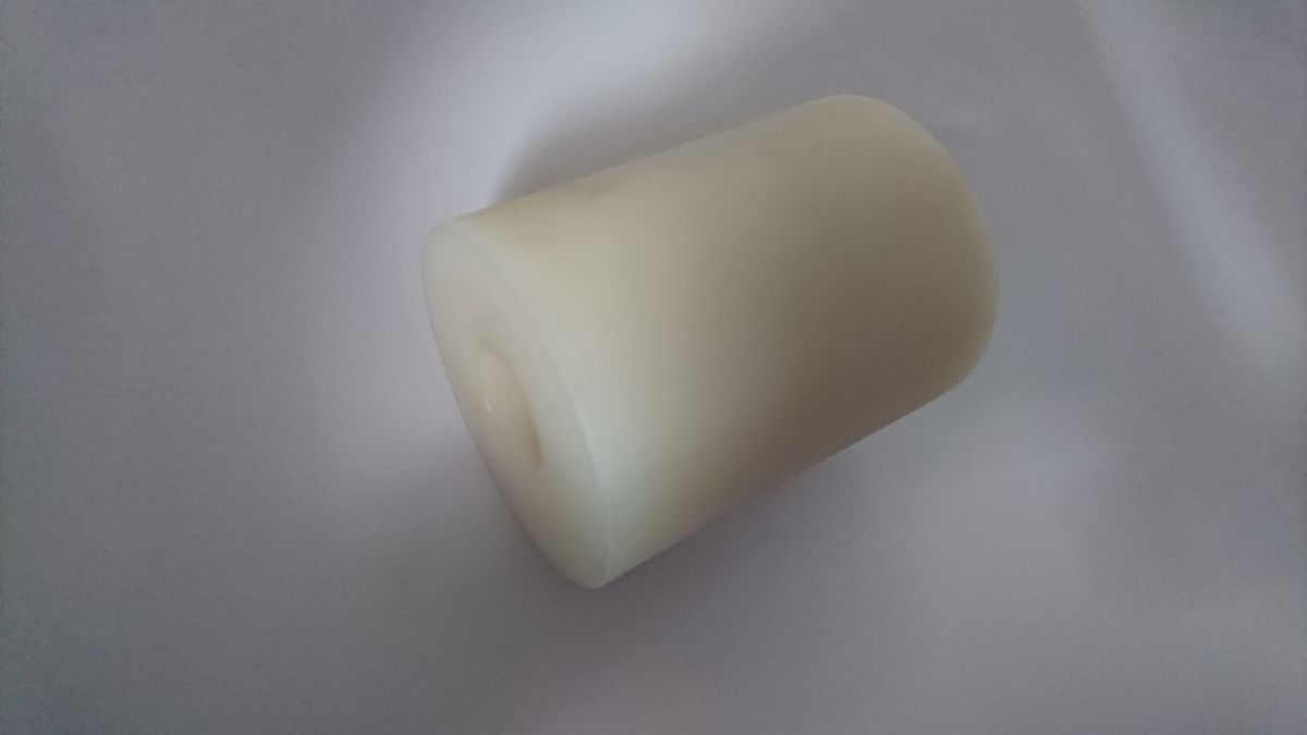 PA6 PA6G APA silon POM PTFE silonové tyče desky alkalický polyamid silon PA6G válec pr. 40 x 51 mm díra pr. 13,5mm plmont